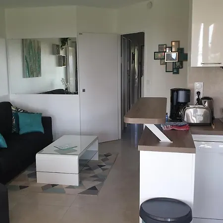 Garden And Sea View Apartment